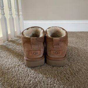 Chestnut Ugg minis size 8